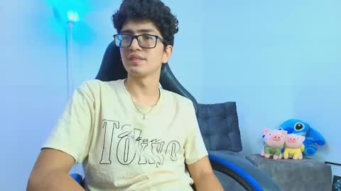 Snapshot of tylerwhiite_ chatting on September 28, 6:57 pm online show from September 28, 6:57 pm