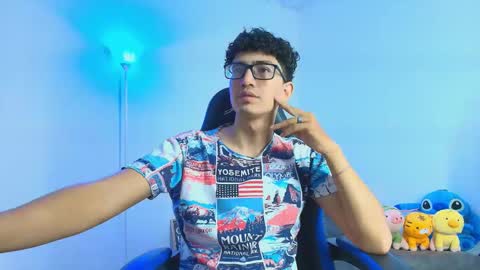 Snapshot of tylerwhiite_ chatting on October 14, 7:58 pm online show from October 14, 7:58 pm