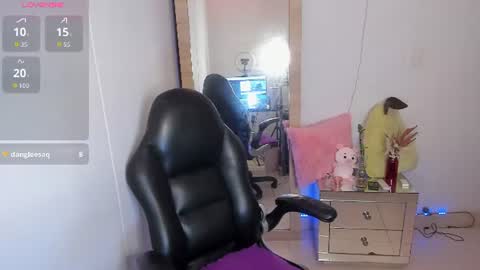 Snapshot of tylor_love chatting on July 3, 10:38 pm tylor_love online show from July 3, 10:38 pm