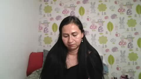 Snapshot of tyna_b chatting on April 16, 9:39 pm Tyna online show from April 16, 9:39 pm