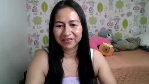 Snapshot of tyna_b chatting on April 25, 11:24 pm Tyna online show from April 25, 11:24 pm