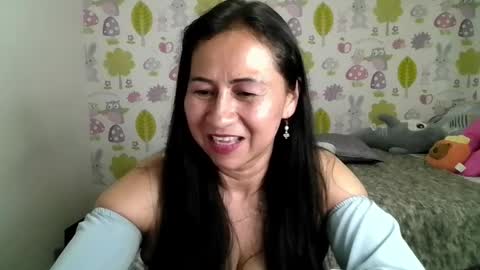 Snapshot of tyna_b chatting on April 28, 2:27 am Tyna online show from April 28, 2:27 am