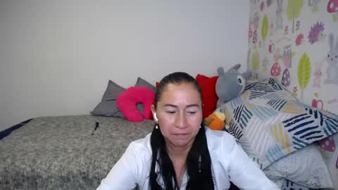 Snapshot of tyna_b chatting on May 9, 8:58 pm Tyna online show from May 9, 8:58 pm