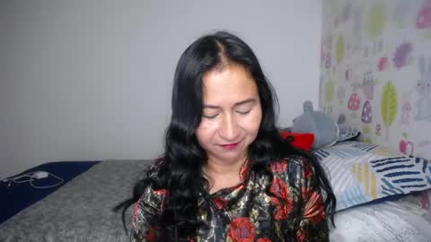 Snapshot of tyna_b chatting on May 13, 7:11 pm Tyna online show from May 13, 7:11 pm