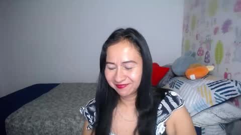Snapshot of tyna_b chatting on May 15, 9:49 am Tyna online show from May 15, 9:49 am