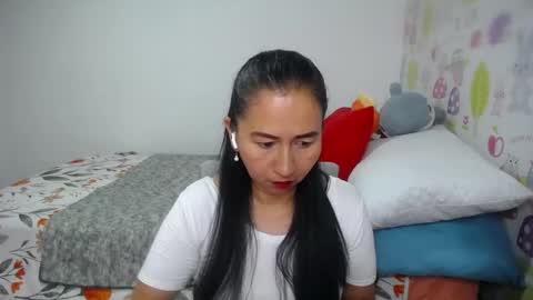 Snapshot of tyna_b chatting on May 21, 2:57 pm Tyna online show from May 21, 2:57 pm