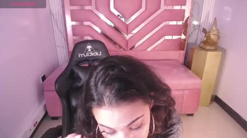 Snapshot of tyna_ch chatting on December 13, 4:49 pm TYNA online show from December 13, 4:49 pm