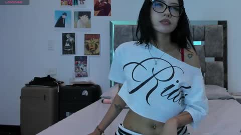 u4e megs online show from April 21, 9:50 pm