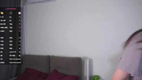 Snapshot of udelaborom chatting on May 17, 6:26 pm Lili online show from May 17, 6:26 pm