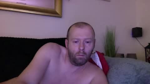 Snapshot of ukmatty3 chatting on December 18, 11:40 pm ukmatty3 online show from December 18, 11:40 pm