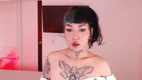Snapshot of ulala_martina chatting on June 19, 2:27 am Martina online show from June 19, 2:27 am