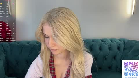 Snapshot of ulalittlepage chatting on May 19, 3:18 pm Vikki online show from May 19, 3:18 pm