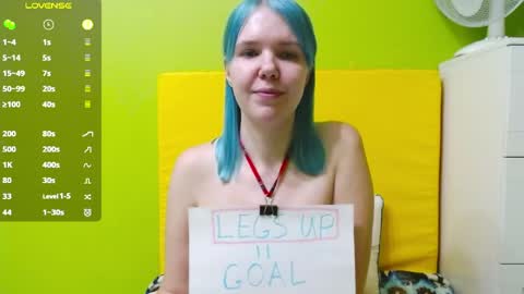 Snapshot of ultra_meow chatting on April 8, 9:04 pm Roxy online show from April 8, 9:04 pm