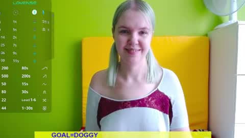 Snapshot of ultra_meow chatting on May 28, 5:49 am Roxy online show from May 28, 5:49 am
