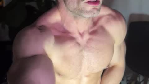 Um CM online show from April 8, 11:27 pm