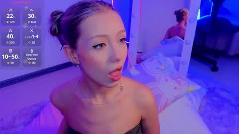 umpa_lummpa_ online show from April 11, 2:38 am