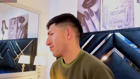 un_sluttyy online show from April 18, 11:14 am