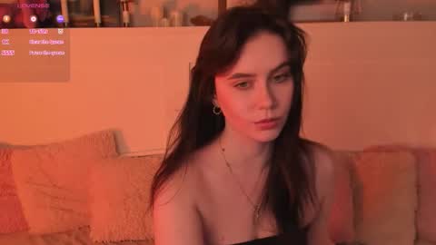 Una  online show from March 25, 9:15 am