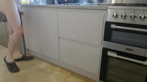 Snapshot of uncle2433 chatting on December 3, 7:43 am Uncle online show from December 3, 7:43 am