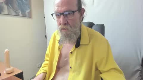 Snapshot of uncle_hottiecb chatting on February 27, 5:35 pm Uncle Hottie online show from February 27, 5:35 pm