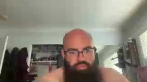 Snapshot of uncutbeard129840 chatting on June 15, 1:24 pm uncutbeard129840 online show from June 15, 1:24 pm
