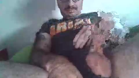 Snapshot of uncutgems818 chatting on December 5, 3:09 pm uncutgems818 online show from December 5, 3:09 pm