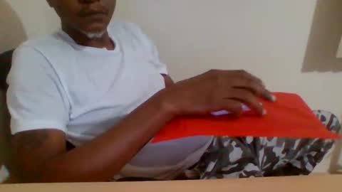 Snapshot of undrcvrlvr chatting on May 19, 10:10 am mrfck4lngr online show from May 19, 10:10 am