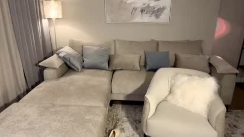 Dolly online show from April 29, 8:26 pm