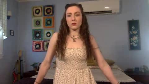 Lola Moonstone online show from February 13, 5:20 pm