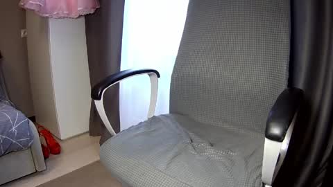 Snapshot of unicum2009 chatting on May 18, 6:52 am Mylittlecute online show from May 18, 6:52 am