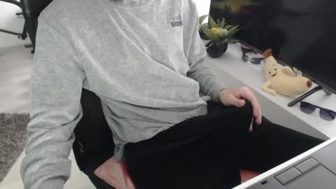 Snapshot of uniqueboy22 chatting on May 13, 10:01 am uniqueboy22 online show from May 13, 10:01 am