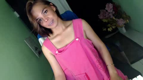 Snapshot of unknown_trans18 chatting on December 27, 3:15 pm unknown_trans18 online show from December 27, 3:15 pm