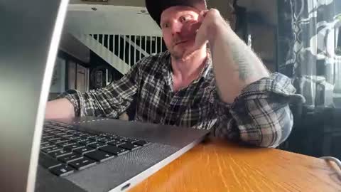 Snapshot of unlitimnaughty_ chatting on June 14, 2:46 am unlitimnaughty_ online show from June 14, 2:46 am