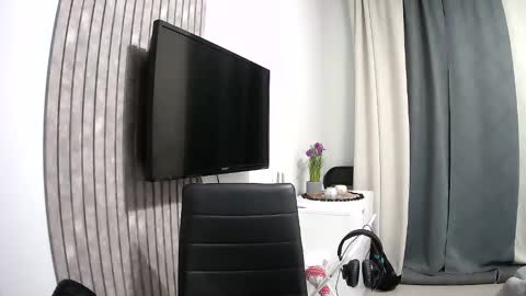 Snapshot of unnknow2024 chatting on February 26, 4:14 pm SlavaVibes online show from February 26, 4:14 pm