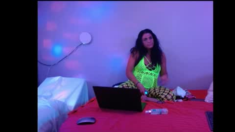 Snapshot of upallnight3654 chatting on May 27, 4:09 am upallnight3654 online show from May 27, 4:09 am