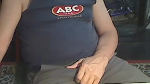 Snapshot of updownunder chatting on February 5, 6:56 am Freddie online show from February 5, 6:56 am