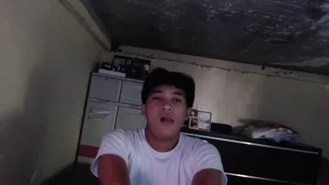 Snapshot of ur_asianversarap chatting on February 17, 1:35 am asian versarap online show from February 17, 1:35 am