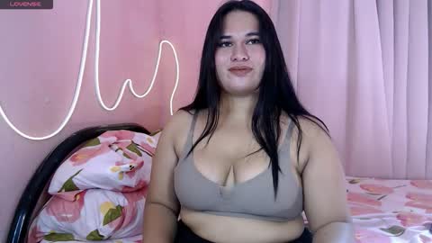 Snapshot of ur_baby_rebbecca chatting on February 22, 1:18 am SINGLE online show from February 22, 1:18 am