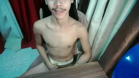 Snapshot of ur_boy_bryan chatting on April 8, 6:41 pm ur_boy_bryan online show from April 8, 6:41 pm