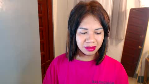 Snapshot of ur_cutiesthotasianxx chatting on December 2, 3:37 am Vee online show from December 2, 3:37 am