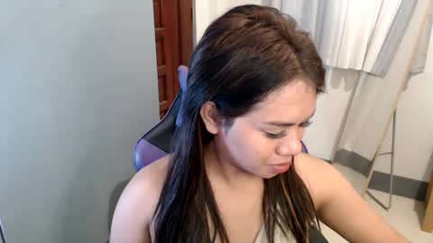 Snapshot of ur_cutiesthotasianxx chatting on December 29, 6:14 am Vee online show from December 29, 6:14 am