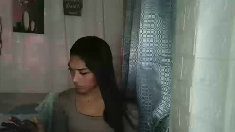 Snapshot of ur_dazzlingmorenaxx chatting on December 17, 9:26 am ur_dazzlingmorenaxx online show from December 17, 9:26 am