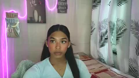 ur_dazzlingmorenaxx online show from March 26, 3:34 am