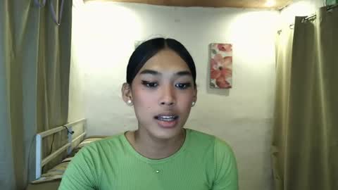 Snapshot of ur_dazzlingmorenaxx chatting on July 28, 2:13 pm ur_dazzlingmorenaxx online show from July 28, 2:13 pm