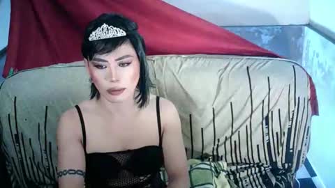 Snapshot of ur_dominatrix chatting on April 21, 12:11 pm MISS ANNA online show from April 21, 12:11 pm