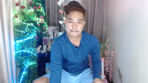 ur_hugechinito online show from December 23, 4:28 pm