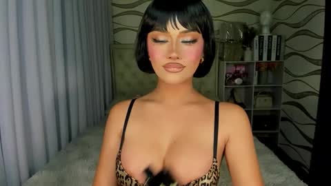 Snapshot of ur_lady_georgina chatting on October 15, 12:55 am georgina online show from October 15, 12:55 am