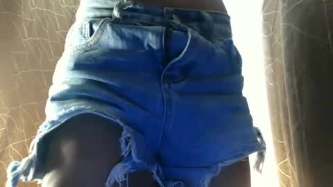 Snapshot of ur_perfectgirlmsa chatting on December 23, 3:01 pm Ms. A lets go pass or pvt show online show from December 23, 3:01 pm