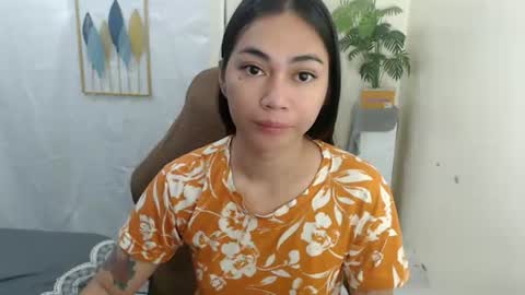 Snapshot of urasian_erica chatting on June 14, 2:09 am urasian_erica online show from June 14, 2:09 am