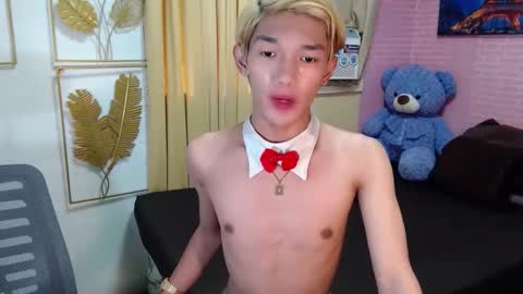 Snapshot of urasian_john20 chatting on April 28, 10:59 pm urasian_john20 online show from April 28, 10:59 pm
